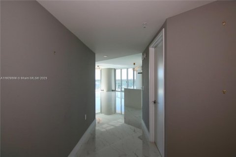 Copropriété à louer à Sunny Isles Beach, Floride: 3 chambres, 175.77 m2 № 1804437 - photo 15
