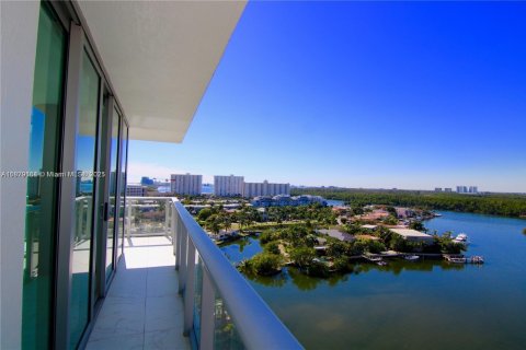 Copropriété à louer à Sunny Isles Beach, Floride: 3 chambres, 175.77 m2 № 1804437 - photo 1