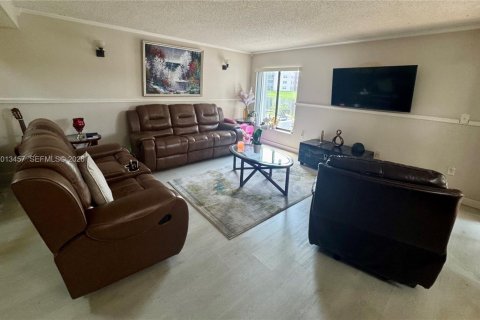 Condo in Miami, Florida, 3 bedrooms № 2076156 - photo 5