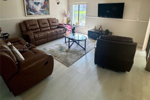 Condo in Miami, Florida, 3 bedrooms № 2076156 - photo 13