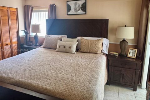 Condo in Miami, Florida, 3 bedrooms № 2076156 - photo 19
