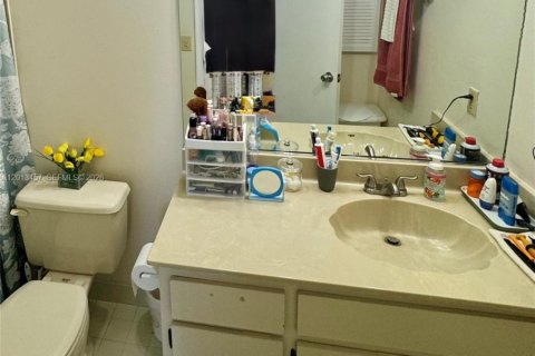 Condo in Miami, Florida, 3 bedrooms № 2076156 - photo 10