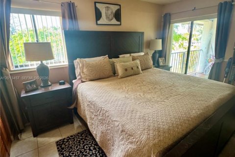 Condo in Miami, Florida, 3 bedrooms № 2076156 - photo 9