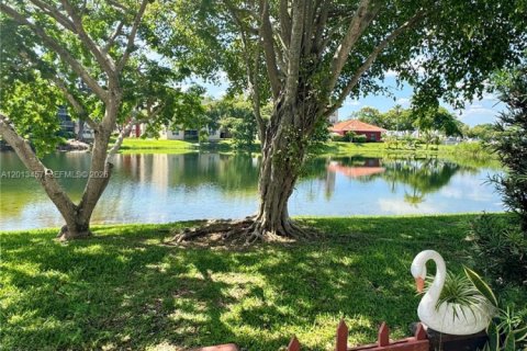 Condo in Miami, Florida, 3 bedrooms № 2076156 - photo 16