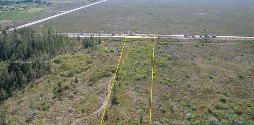 Коммерческая недвижимость в Майами, Флорида № 1940485