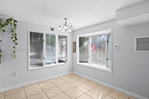 Купить виллу или дом в Порт-Сент-Луси, Флорида 3 спальни, 119.84м2, № 2032491 - фото 10