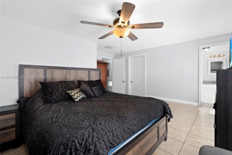 Купить виллу или дом в Порт-Сент-Луси, Флорида 3 спальни, 119.84м2, № 2032491 - фото 17