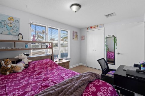 Купить виллу или дом в Порт-Сент-Луси, Флорида 3 спальни, 119.84м2, № 2032491 - фото 24