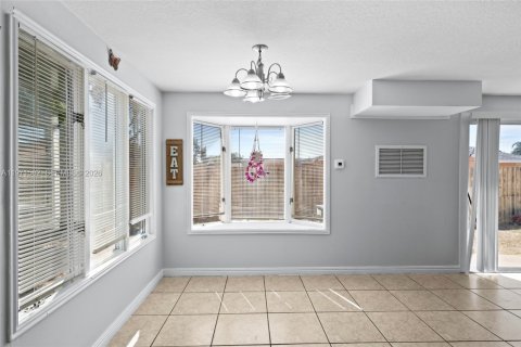 Купить виллу или дом в Порт-Сент-Луси, Флорида 3 спальни, 119.84м2, № 2032491 - фото 9