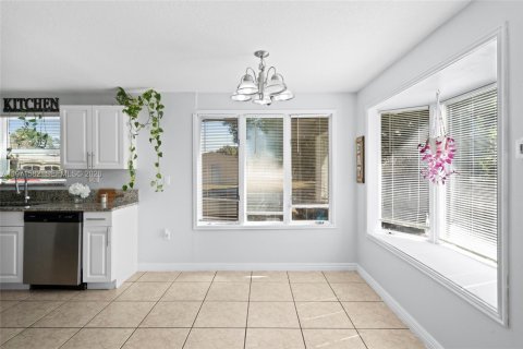 Купить виллу или дом в Порт-Сент-Луси, Флорида 3 спальни, 119.84м2, № 2032491 - фото 16