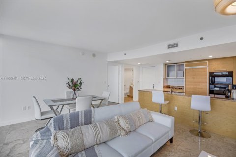 Condominio en alquiler en Hallandale Beach, Florida, 1 dormitorio, 80.92 m2 № 1991422 - foto 9