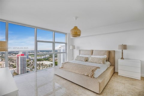 Condominio en alquiler en Hallandale Beach, Florida, 1 dormitorio, 80.92 m2 № 1991422 - foto 11