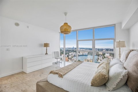 Condominio en alquiler en Hallandale Beach, Florida, 1 dormitorio, 80.92 m2 № 1991422 - foto 12