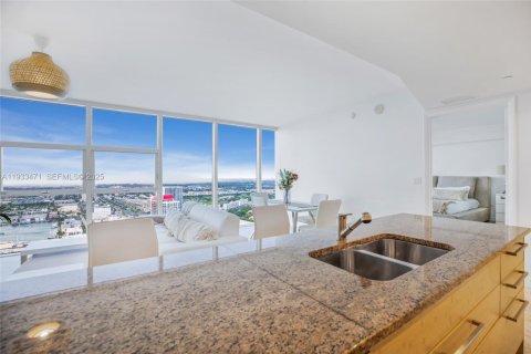 Condominio en alquiler en Hallandale Beach, Florida, 1 dormitorio, 80.92 m2 № 1991422 - foto 4