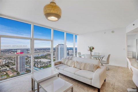 Condominio en alquiler en Hallandale Beach, Florida, 1 dormitorio, 80.92 m2 № 1991422 - foto 6