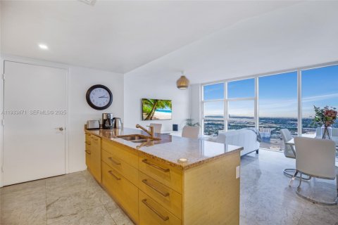 Condominio en alquiler en Hallandale Beach, Florida, 1 dormitorio, 80.92 m2 № 1991422 - foto 3