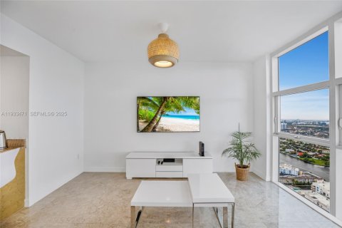 Condominio en alquiler en Hallandale Beach, Florida, 1 dormitorio, 80.92 m2 № 1991422 - foto 7