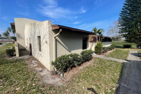 House in Lakeland, Florida 3 bedrooms, 139.91 sq.m. № 1841636 - photo 1