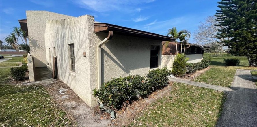 House in Lakeland, Florida 3 bedrooms, 139.91 sq.m. № 1841636
