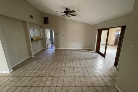 House in Lakeland, Florida 3 bedrooms, 139.91 sq.m. № 1841636 - photo 2