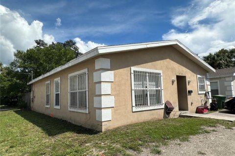 Casa en Tampa, Florida 4 dormitorios, 121.52 m2 № 2354267