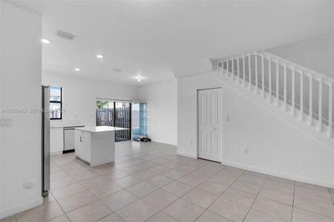 Townhouse in Homestead, Florida 3 bedrooms, 123.37 sq.m. № 1994138 - photo 10