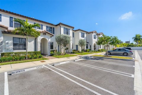 Townhouse in Homestead, Florida 3 bedrooms, 123.37 sq.m. № 1994138 - photo 5