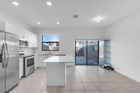 Townhouse in Homestead, Florida 3 bedrooms, 123.37 sq.m. № 1994138 - photo 11