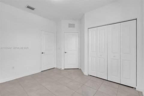 Townhouse in Homestead, Florida 3 bedrooms, 123.37 sq.m. № 1994138 - photo 15