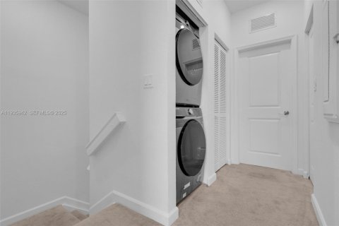 Townhouse in Homestead, Florida 3 bedrooms, 123.37 sq.m. № 1994138 - photo 23