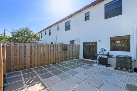 Townhouse in Homestead, Florida 3 bedrooms, 123.37 sq.m. № 1994138 - photo 30