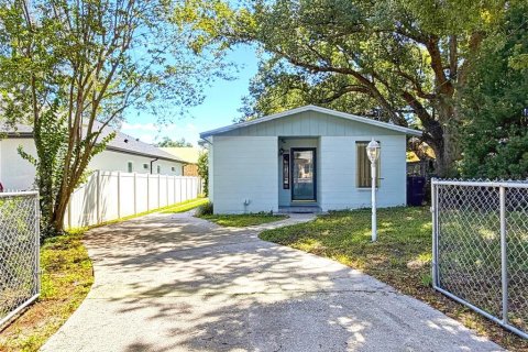 House in Tampa, Florida 3 bedrooms, 121.33 sq.m. № 2376830
