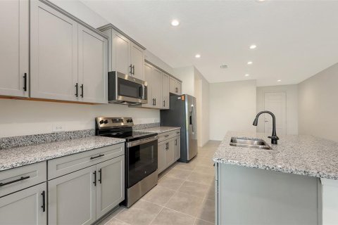 Townhouse in Bradenton, Florida 3 bedrooms, 166.3 sq.m. № 2218004 - photo 13