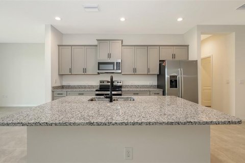 Townhouse in Bradenton, Florida 3 bedrooms, 166.3 sq.m. № 2218004 - photo 11
