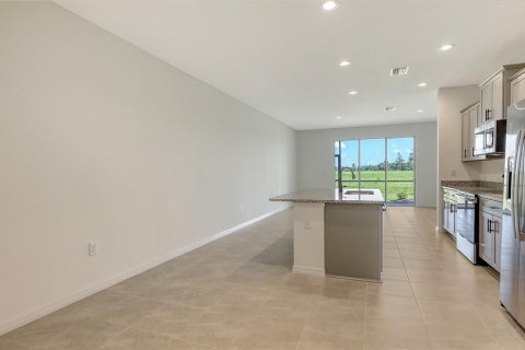 Townhouse in Bradenton, Florida 3 bedrooms, 166.3 sq.m. № 2218004 - photo 8