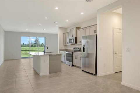 Townhouse in Bradenton, Florida 3 bedrooms, 166.3 sq.m. № 2218004 - photo 5