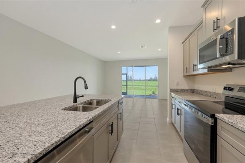 Townhouse in Bradenton, Florida 3 bedrooms, 166.3 sq.m. № 2218004 - photo 12