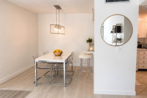 Condominio en alquiler en Sarasota, Florida, 2 dormitorios, 89.56 m2 № 2353545 - foto 4