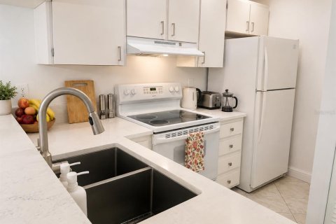 Condominio en alquiler en Sarasota, Florida, 2 dormitorios, 89.56 m2 № 2353545 - foto 6