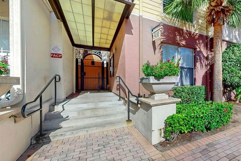 Copropriété à vendre à Tampa, Floride: 1 chambre, 70.61 m2 № 1912871 - photo 1