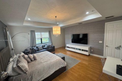 Villa ou maison à louer à Doral, Floride: 5 chambres, 354.89 m2 № 1966382 - photo 11