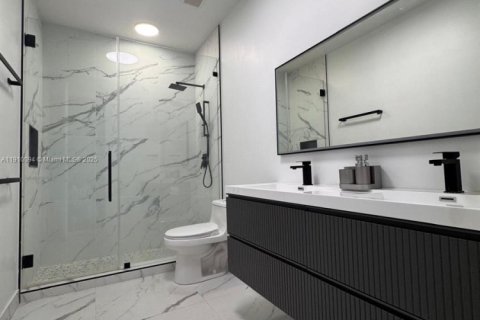 Villa ou maison à louer à Doral, Floride: 5 chambres, 354.89 m2 № 1966382 - photo 21