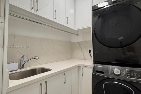 Villa ou maison à louer à Doral, Floride: 5 chambres, 354.89 m2 № 1966382 - photo 22