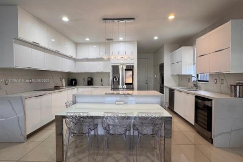 Villa ou maison à louer à Doral, Floride: 5 chambres, 354.89 m2 № 1966382 - photo 6