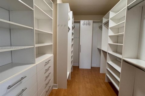 Villa ou maison à louer à Doral, Floride: 5 chambres, 354.89 m2 № 1966382 - photo 14