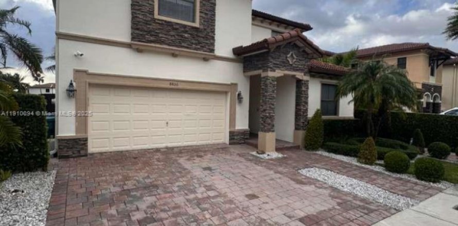 Villa ou maison à Doral, Floride 5 chambres, 354.89 m2 № 1966382