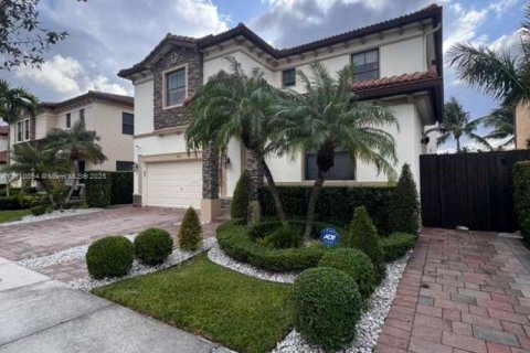 Villa ou maison à louer à Doral, Floride: 5 chambres, 354.89 m2 № 1966382 - photo 3