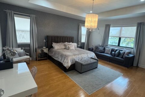 Villa ou maison à louer à Doral, Floride: 5 chambres, 354.89 m2 № 1966382 - photo 12