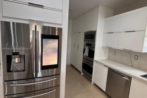 Villa ou maison à louer à Doral, Floride: 5 chambres, 354.89 m2 № 1966382 - photo 5