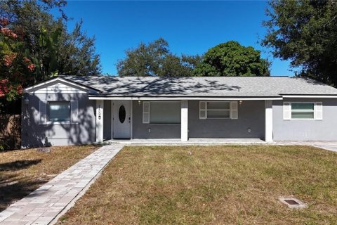House in Clearwater, Florida 3 bedrooms, 144.93 sq.m. № 2197538